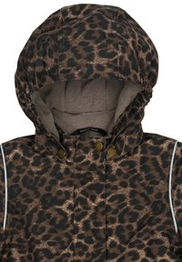 Leopardenmuster-Jacke mit gepolsteter Kapuze, weichem, hellbraunem Futter, Druckknopfverschlüssen und hellen Akzenten entlang der Schultern.