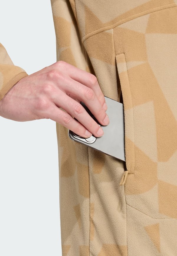 MT AOP  - Fleece jacket - cardboard   blanch cargo3