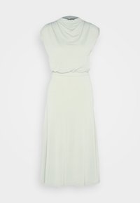 Ljusgrön klänning, draperad halsringning, korta ärmar, åtsittande liv, utsvängd kjol, mjukt tyg, ankellång, minimala sömmar, inga synliga detaljer.