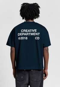Reternity - CREATIVE DEPT - T-Shirt print - navy Thumbnail-Bild 1