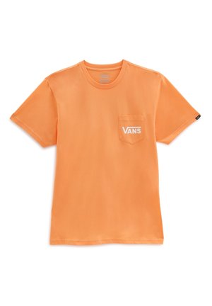 T-shirt orange à manches courtes avec une poche poitrine avec le logo Vans en blanc, col rond, et une petite étiquette noire Vans sur la manche gauche.