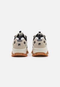 Fila RAY TRACER TR2 - Tenisice - marshmallow/turtledove