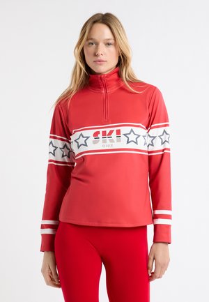 Rode halve rits top met kraag, voorzien van een zwart-wit sterrenpatroon en de tekst "SKI CLUB" op de borst. Glad, rekbaar materiaal.
