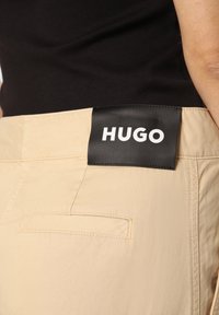 HUGO Broek - beige