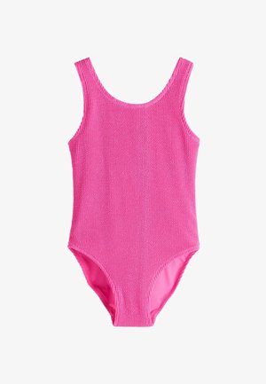 Maillot de bain une pièce rose avec un design texturé et côtelé, présentant un décolleté en forme deU et des bretelles larges. Coupe simple avec des ouvertures de jambe hautes.