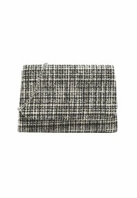 Mała prostokątna kopertówka z czarno-biało-beżowego tkaniny tweed i srebrnym łańcuszkiem opadającym na lewy górny róg.