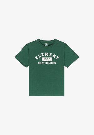 Camiseta de manga corta verde oscuro con texto blanco "ELEMENT 1992 SKATEBOARDS" en el frente y un escote redondo.