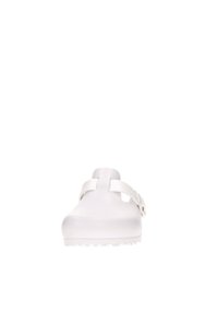 Scarpa bianca in gomma slip-on con punta arrotondata, singolo cinturino regolabile e suola texture per una migliore aderenza.