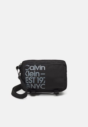 Calvin Klein Jeans SPORT ESSENTIALS CAMERABAG UNISEX - Cross body bag - black/overcast grey