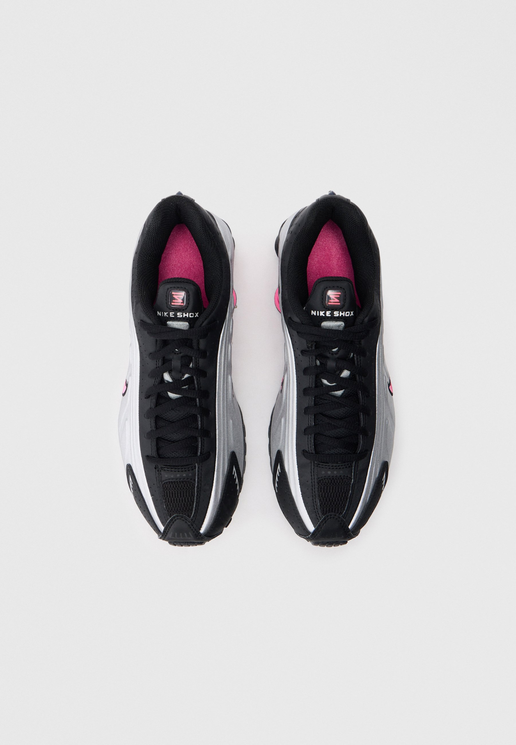 Nike Sportswear SHOX R4 UNISEX - Sneakers low - black/silver