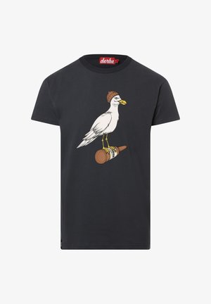 Schwarzes Baumwoll-T-Shirt mit einem Möwe in Beanie, die auf einer Flasche steht, in Weiß und Gelb mit detaillierten Konturen bedruckt.