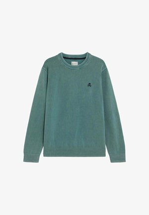 Sweat-shirt col rond bleu sarcelle à manches longues avec petit logo noir de tête de mort et os croisés sur la poitrine gauche.