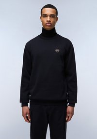 Sudadera negra con cuello alto, puños y cinturilla acanalados. Presenta un logo circular en el pecho. Textura de tela suave, ajuste relajado.