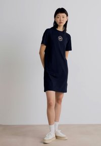 Tommy Hilfiger NAUTICAL TEE DRESS - Žerzejové šaty - desert sky