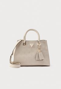 Borsa beige testurizzata con due manici superiori, tracolla rimovibile, finiture in tono oro e piccolo dettaglio con ciondolo.