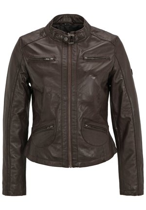 Bruine leren jas met een hoge kraag, een ritssluiting aan de voorkant en vier ritszakken. Heeft een gladde textuur en een op maat gemaakte pasvorm.