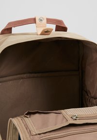 Doughnut MACAROON BACKPACK UNISEX - Mochila - almond/nautical