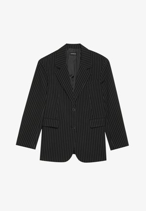 Must have mustrisestega jope, millel on nurgelapelsed, ühe nööbiga kinnitamine, kaks esist taskut ja veidi üleliigne sobivus. Sile, kohandatud kangas.