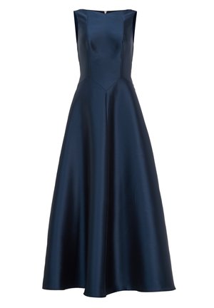 Mouwloze avondjurk van marineblauwe satijn met een nauwsluitend lijfje, boothals en een uitlopende A-lijn rok die tot op de vloer reikt.