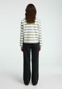 Selected Femme SLFESSENTIAL BOXY TEE  - Topper langermet - vetiver