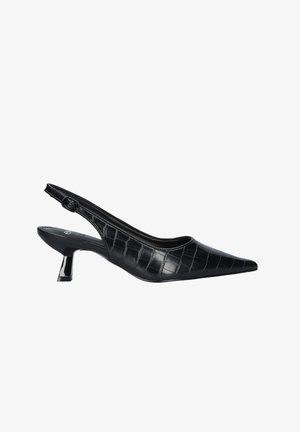 Tacones negros tipo slingback con punta afilada, con textura de cocodrilo, pequeño tacón cuadrado y correa ajustable para un ajuste seguro.