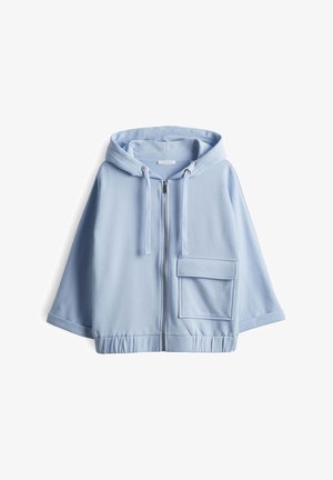 Felpa con zip di colore azzurro chiaro, realizzata in tessuto morbido, con una grande tasca frontale, cappuccio regolabile con coulisse e orlo elasticizzato. Maniche corte.