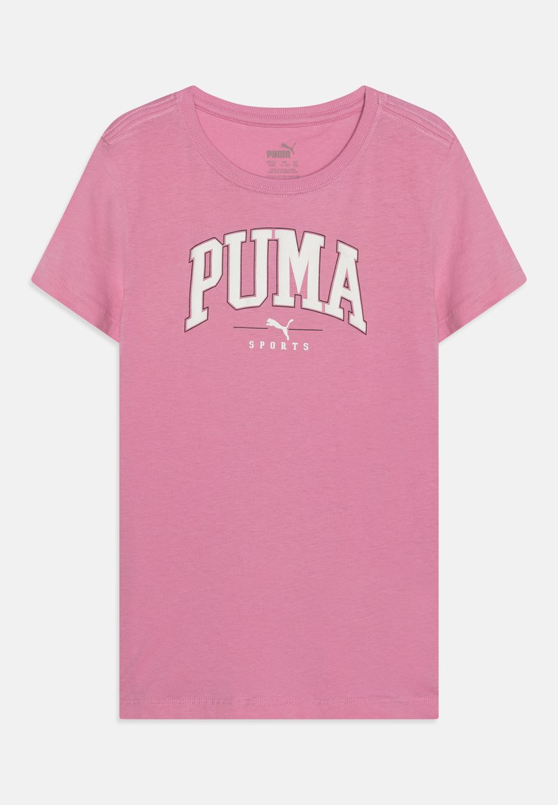 Camiseta de manga corta rosa hecha de algodón suave, con un gráfico del logo en blanco "PUMA SPORTS" en el pecho. Textura suave, cuello redondo.