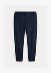 DOUBLE-KNIT JOGGER PANT - Долнище на анцуг - aviator navy