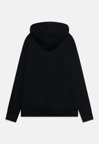 Felpa nera con cappuccio, maniche lunghe, polsini e orlo a coste, texture morbida e cappuccio cucito. Senza loghi o motivi visibili.