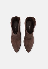 Guess JALELLA2 - Ankelboots med høye hæler - brown