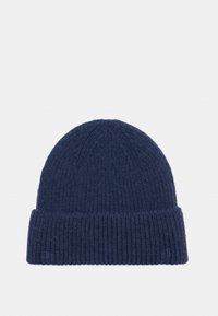Berretto lavorato a maglia di colore blu navy con texture a coste e risvolto, progettato per il calore e il comfort.
