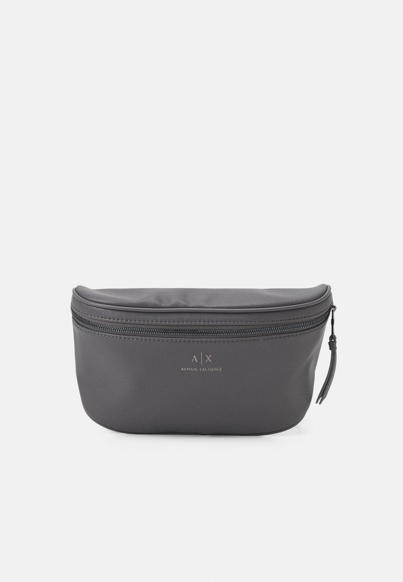 Szara skórzana sakiewka z zamkiem błyskawicznym, o zaokrąglonym kształcie i wytłoczonym logo. Gładka faktura z małym suwakiem ułatwiającym dostęp.