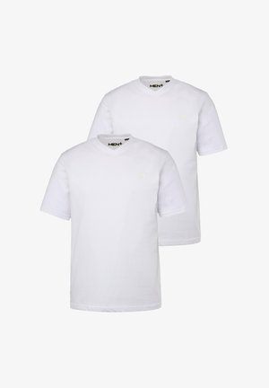 To hvide bomulds-t-shirts med korte ærmer, v-neck design, subtilt logo på brystet, glat tekstur og klassisk pasform.