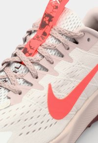 Nike Performance REACTX WILDHORSE 10 - Trail running shoes - sail/dark team red/silt red/hyper crimson/glacier blue