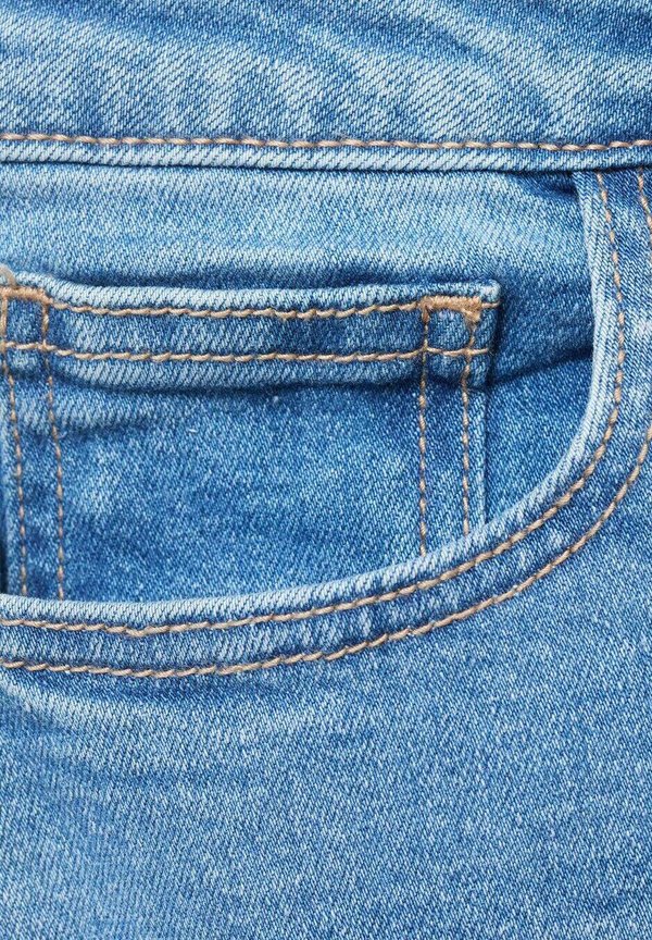 LOW WAIST WIDE - Flared Jeans2