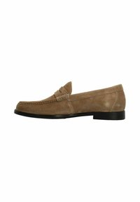 Suède loafers in lichtbruin met een ronde neus, gestikte details en een lage zwarte rubberen zool. Klassiek ontwerp met een zijbandaccent.