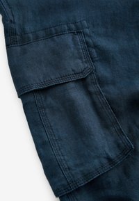 Next REGULAR FIT TAPERED LEG LINEN - Oldalzsebes nadrágok - navy blue