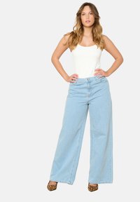Flared Jeans - blue bleached