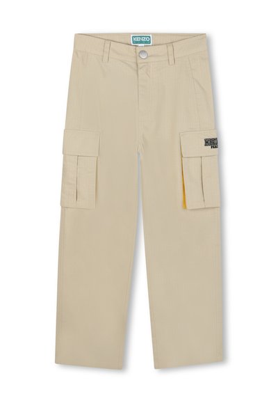 Pantalons cargo beiges à coupe décontractée, avec deux poches latérales, une fermeture à bouton et un logo "KENZO PARIS" sur la poche.