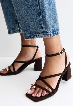 New Look TOE LOOP BLOCK HEEL - Sandalias - dark brown