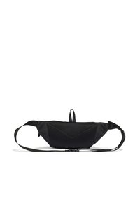 Svart tygbälte-väska med en texturerad mesh-fram, justerbar rem och en elegant, kompakt design. Har ett litet handtag på toppen för enkel bärning.