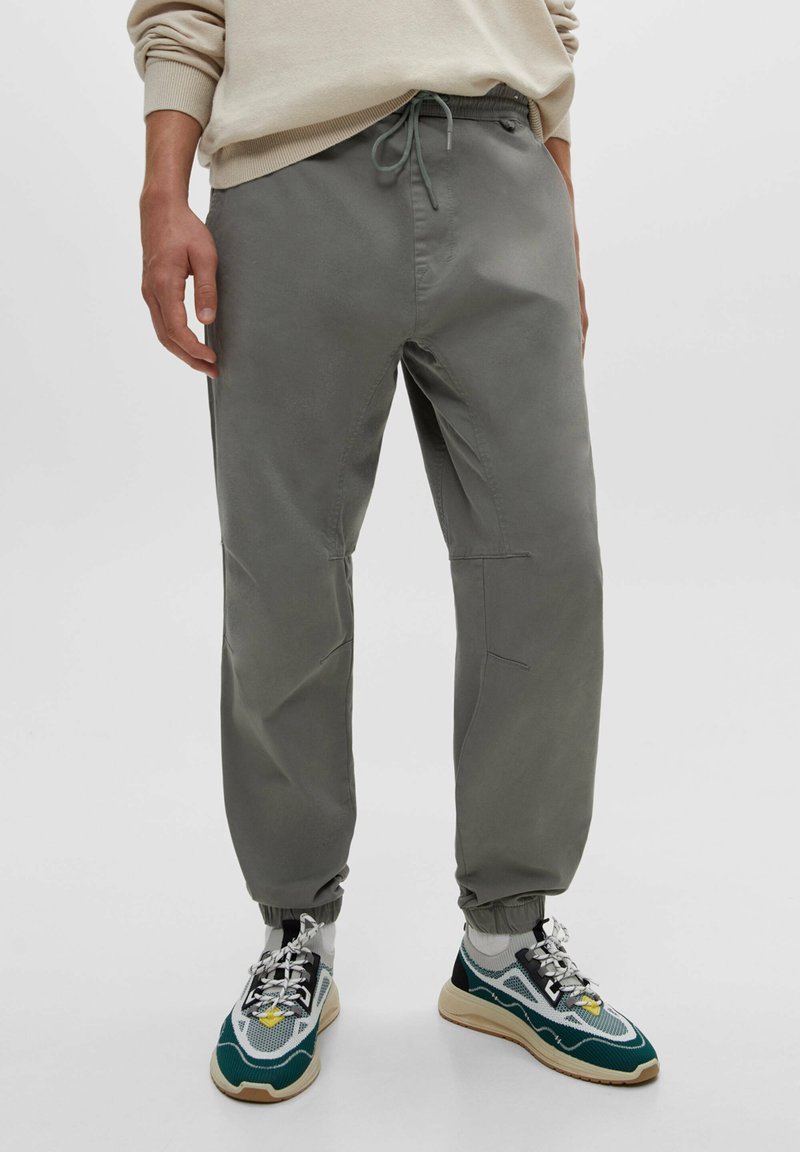 PULL&BEAR BASIC JOGGERS Träningsbyxor grey/grå Zalando.se