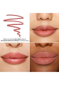 Drie close-up weergaven van lippen die de "Hot & Spicy" tint van de Lip Injection Extreme Lip Shaper dragen. Kleuren variëren van zachtroze tot nude tinten.