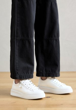 Sneakers low - weiss