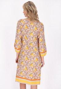 usha Vapaa-ajan mekko - yellow multicolor