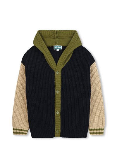 Gilet en tricot avec capuche ; corps bleu marine, col vert olive et manches côtelées beigées ; fermeture à boutons ; tissu texturé.
