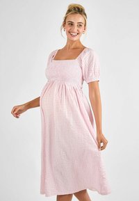 Ružičasta i bijela gingham midi haljina sa kvadratnim izrezom, smockanim gornjim dijelom, kratkim napuhanim rukavima i lepršavom suknjom.