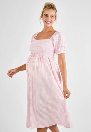 Vestido midi de cuadros rosa y blanco con escote cuadrado, cuerpo fruncido, mangas cortas abullonadas y falda fluida.
