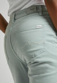 Pepe Jeans TRIXIE - Džínsy bootcut - hydro green