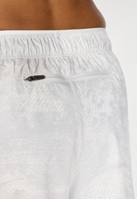 New Balance PRINTED SHORT - Sportiniai šortai - grey matter